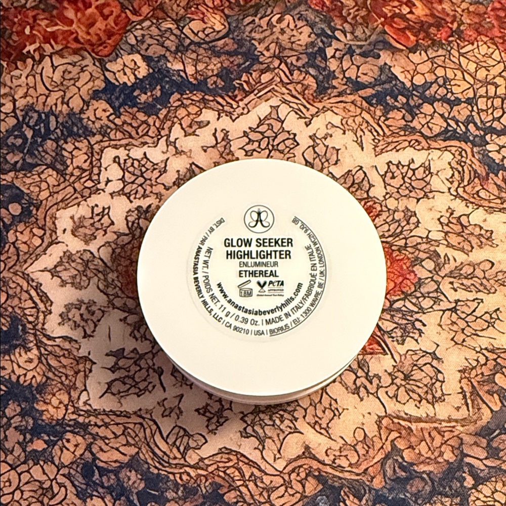 Anastasia Beverly Hills Glow Seeker Highlighter in Ethereal - Picture 4 of 4